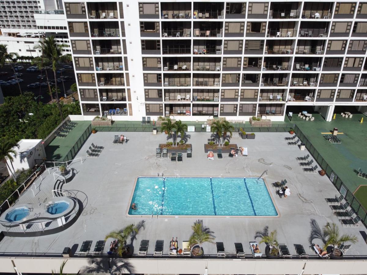 Cozy Waikiki Getaway, Stroll To Beach With Free Parking ホノルル エクステリア 写真