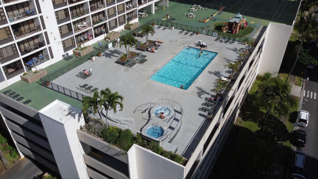 Cozy Waikiki Getaway, Stroll To Beach With Free Parking ホノルル エクステリア 写真