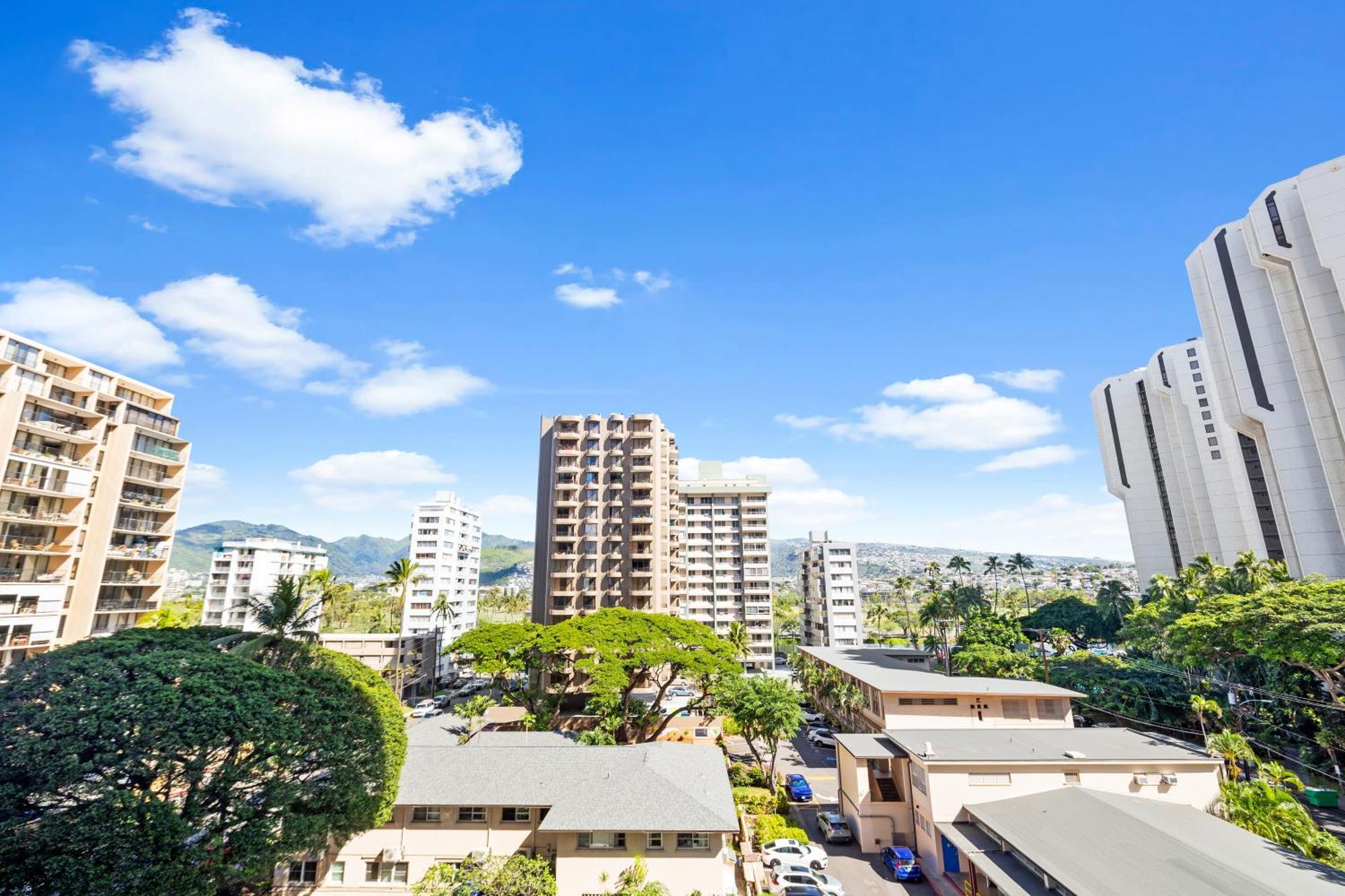 Cozy Waikiki Getaway, Stroll To Beach With Free Parking ホノルル エクステリア 写真