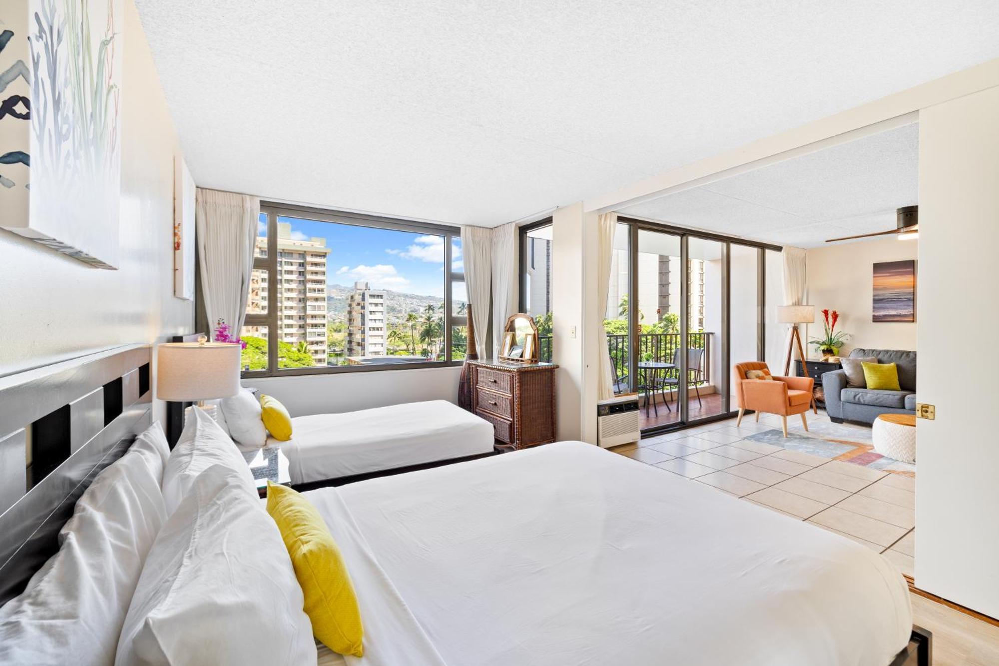 Cozy Waikiki Getaway, Stroll To Beach With Free Parking ホノルル エクステリア 写真