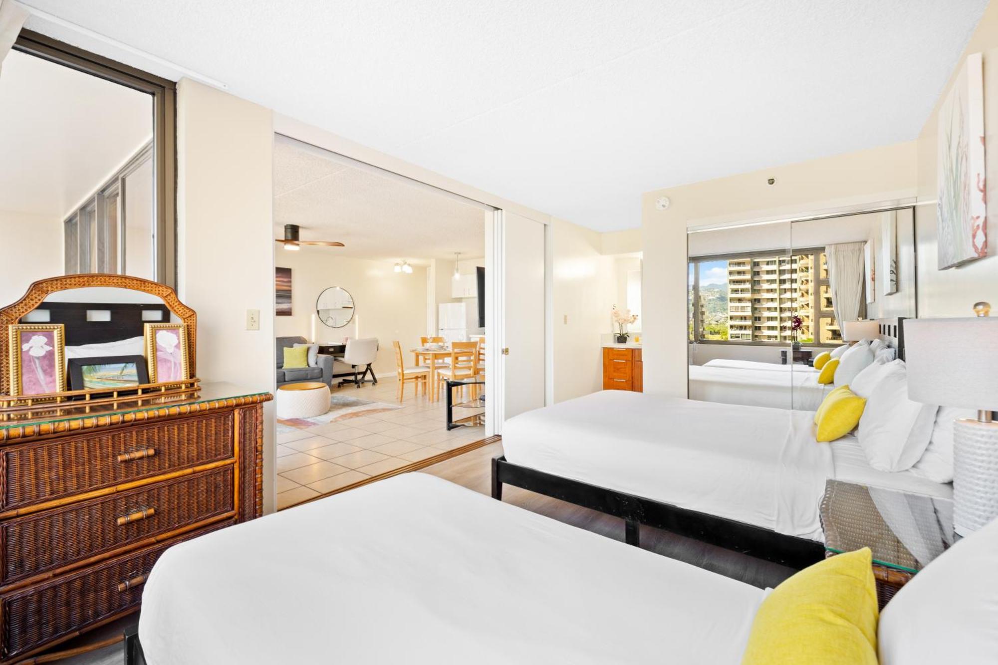 Cozy Waikiki Getaway, Stroll To Beach With Free Parking ホノルル エクステリア 写真