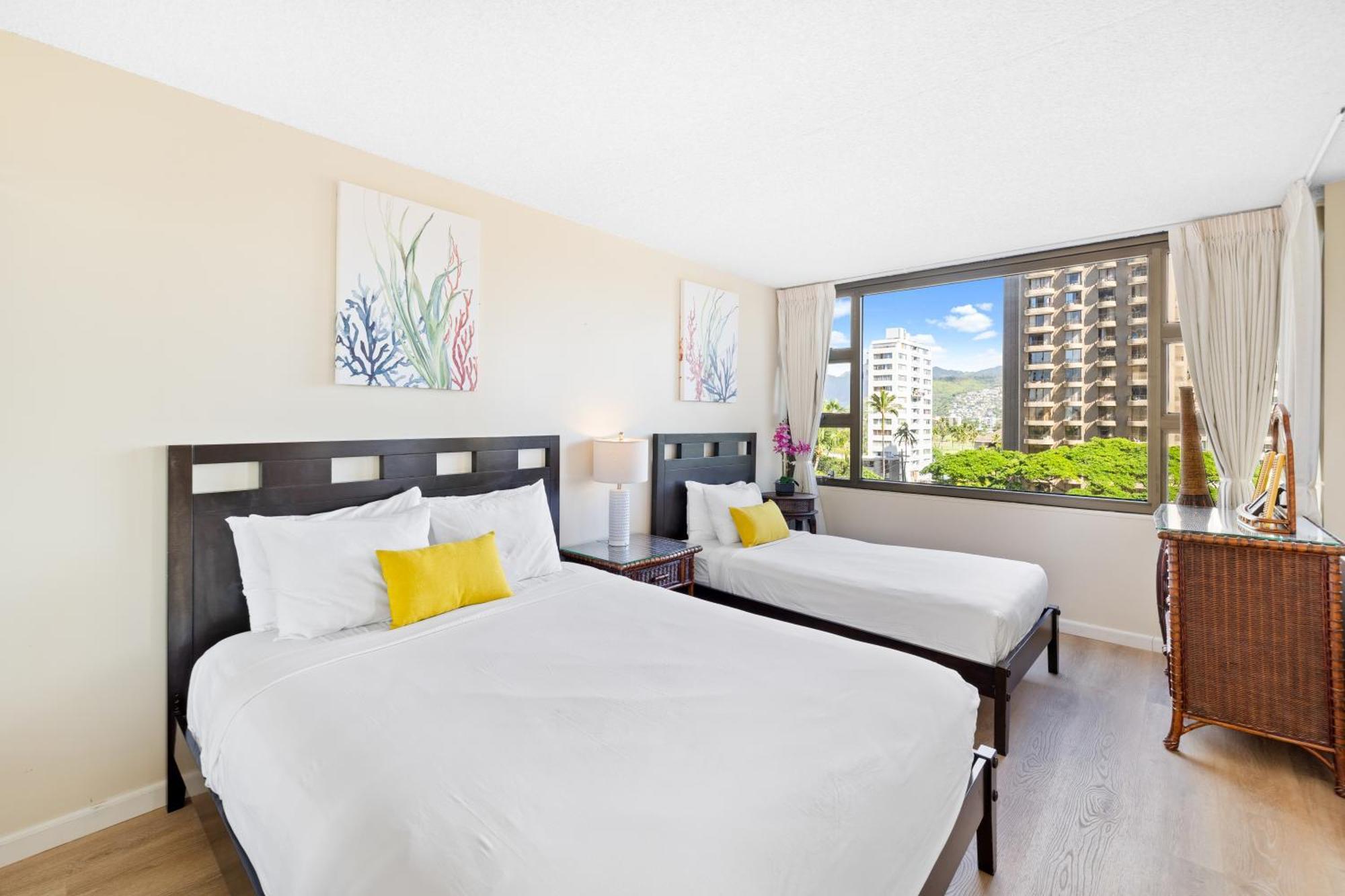 Cozy Waikiki Getaway, Stroll To Beach With Free Parking ホノルル エクステリア 写真