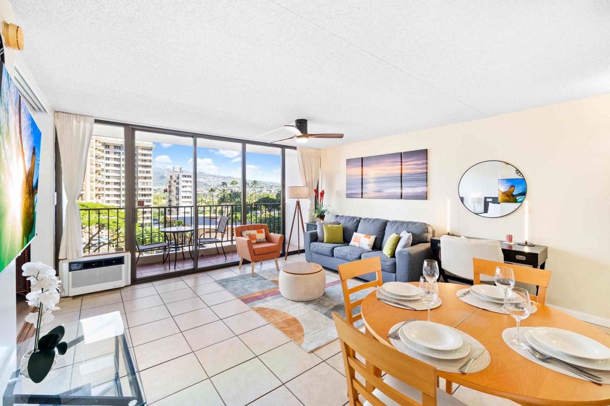 Cozy Waikiki Getaway, Stroll To Beach With Free Parking ホノルル エクステリア 写真