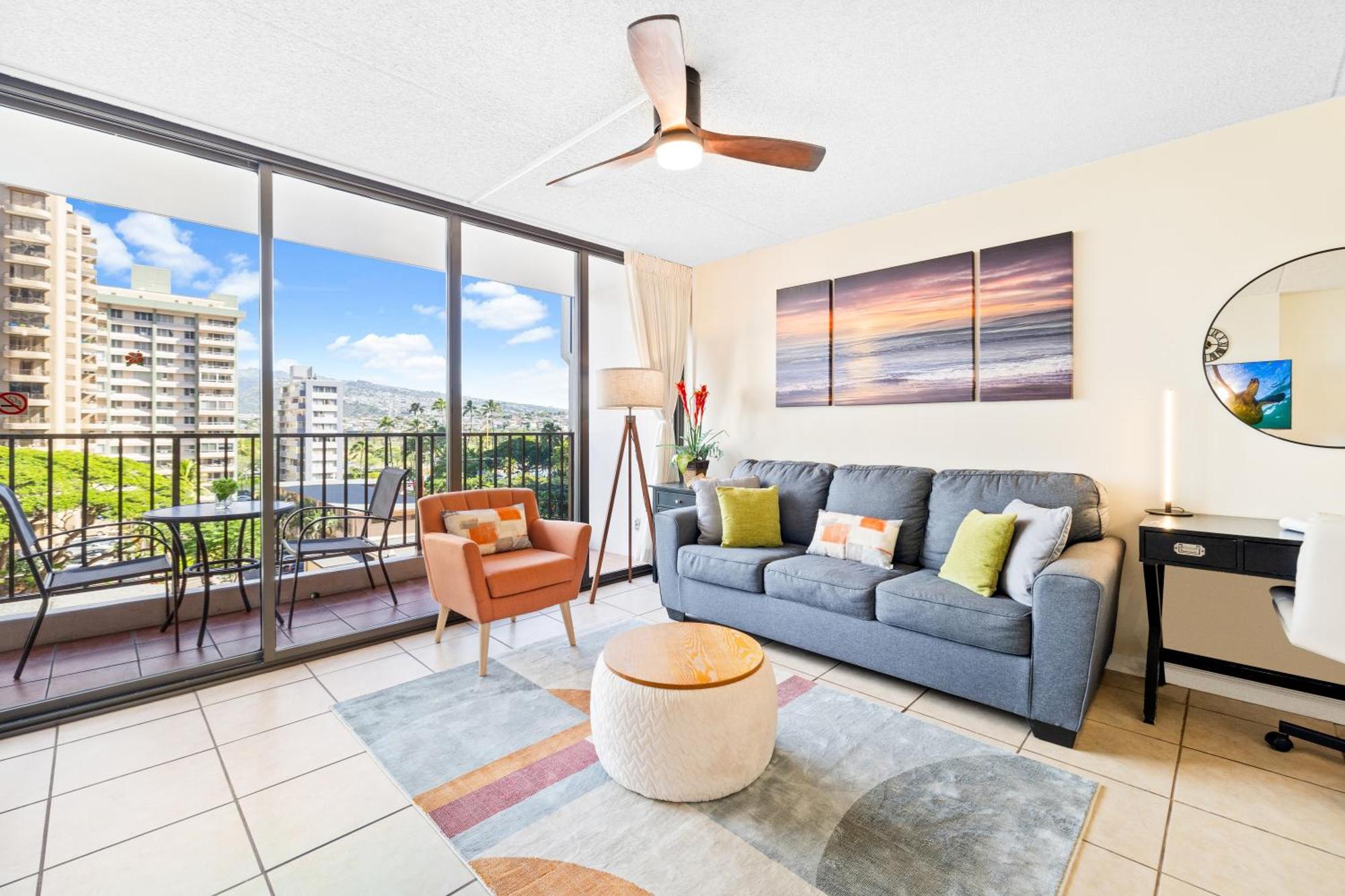 Cozy Waikiki Getaway, Stroll To Beach With Free Parking ホノルル エクステリア 写真