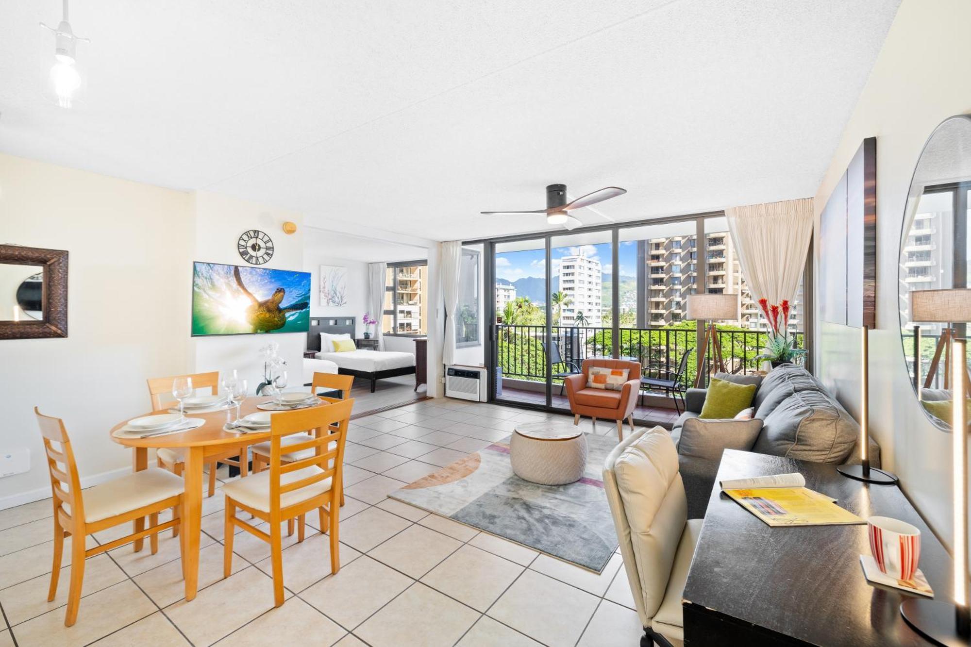 Cozy Waikiki Getaway, Stroll To Beach With Free Parking ホノルル エクステリア 写真