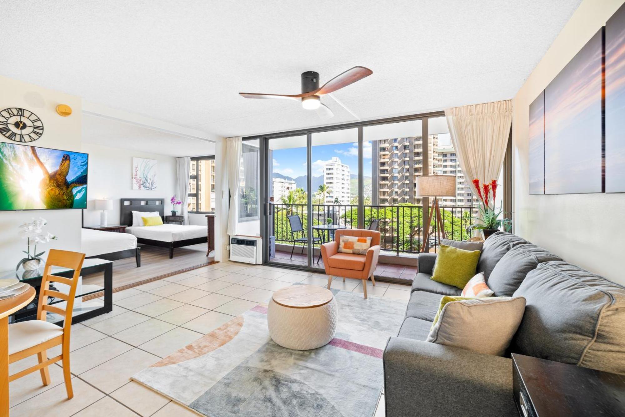 Cozy Waikiki Getaway, Stroll To Beach With Free Parking ホノルル エクステリア 写真