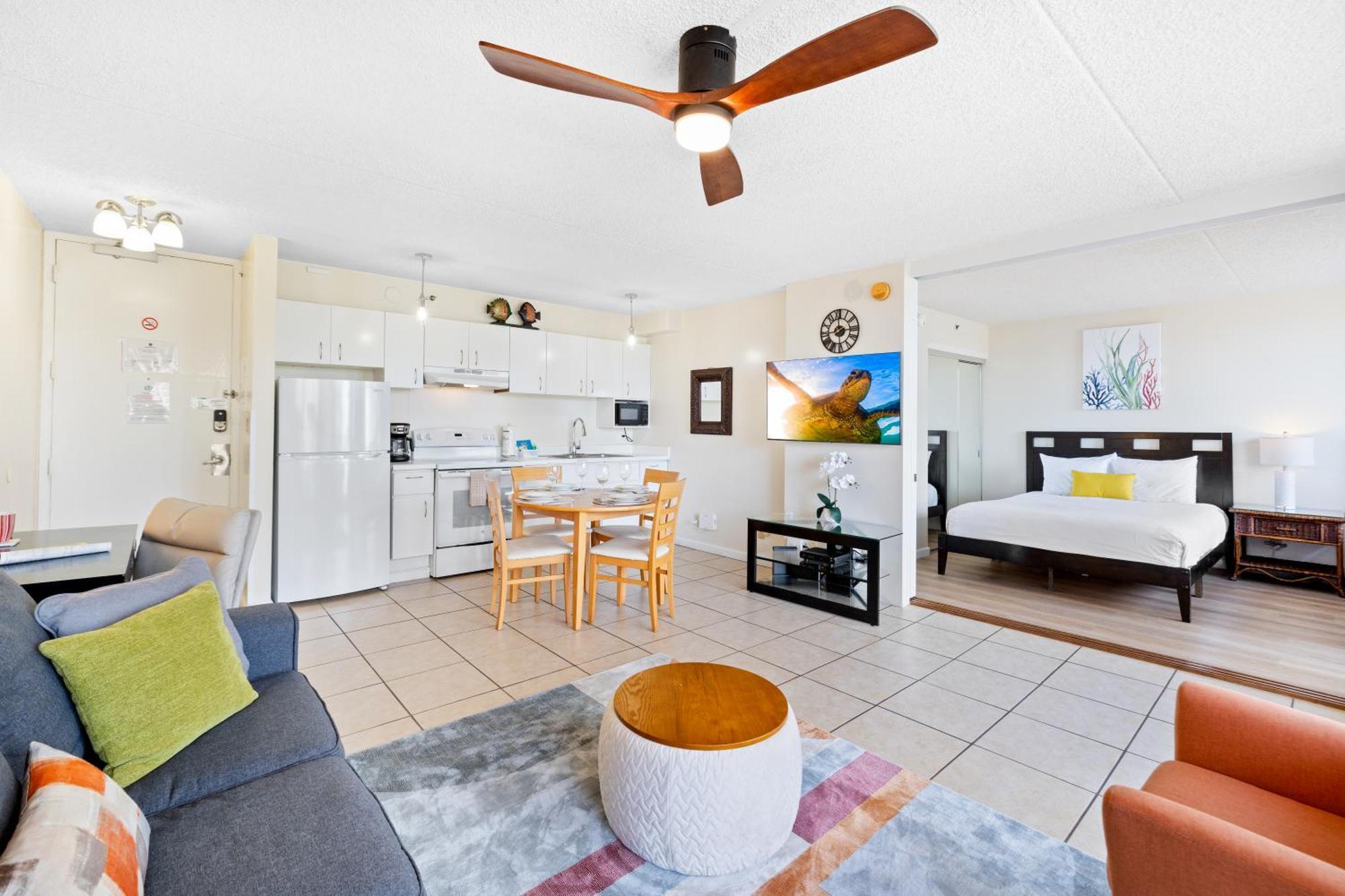 Cozy Waikiki Getaway, Stroll To Beach With Free Parking ホノルル エクステリア 写真