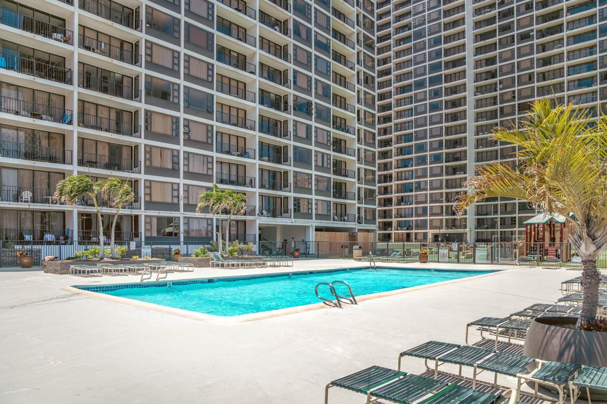Cozy Waikiki Getaway, Stroll To Beach With Free Parking ホノルル エクステリア 写真