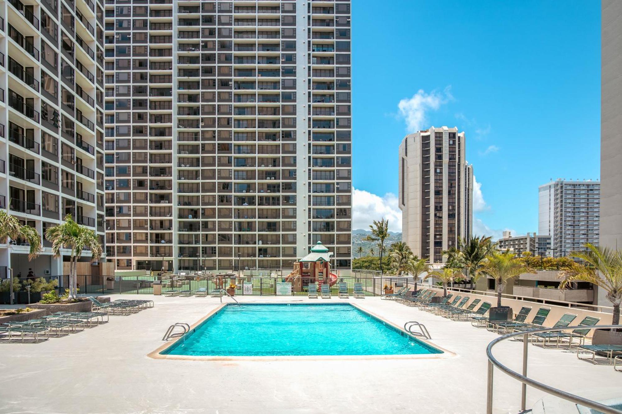 Cozy Waikiki Getaway, Stroll To Beach With Free Parking ホノルル エクステリア 写真