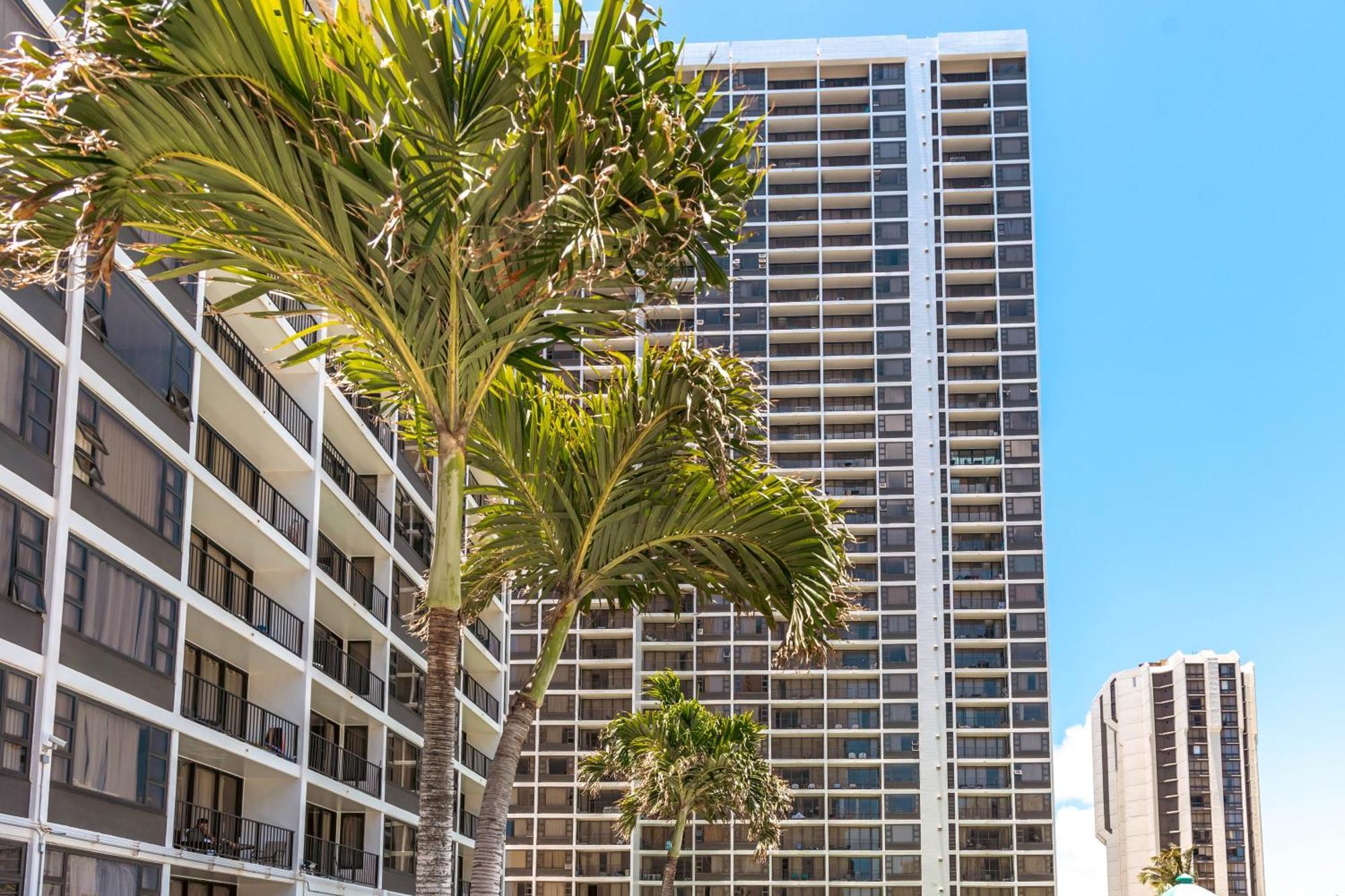 Cozy Waikiki Getaway, Stroll To Beach With Free Parking ホノルル エクステリア 写真