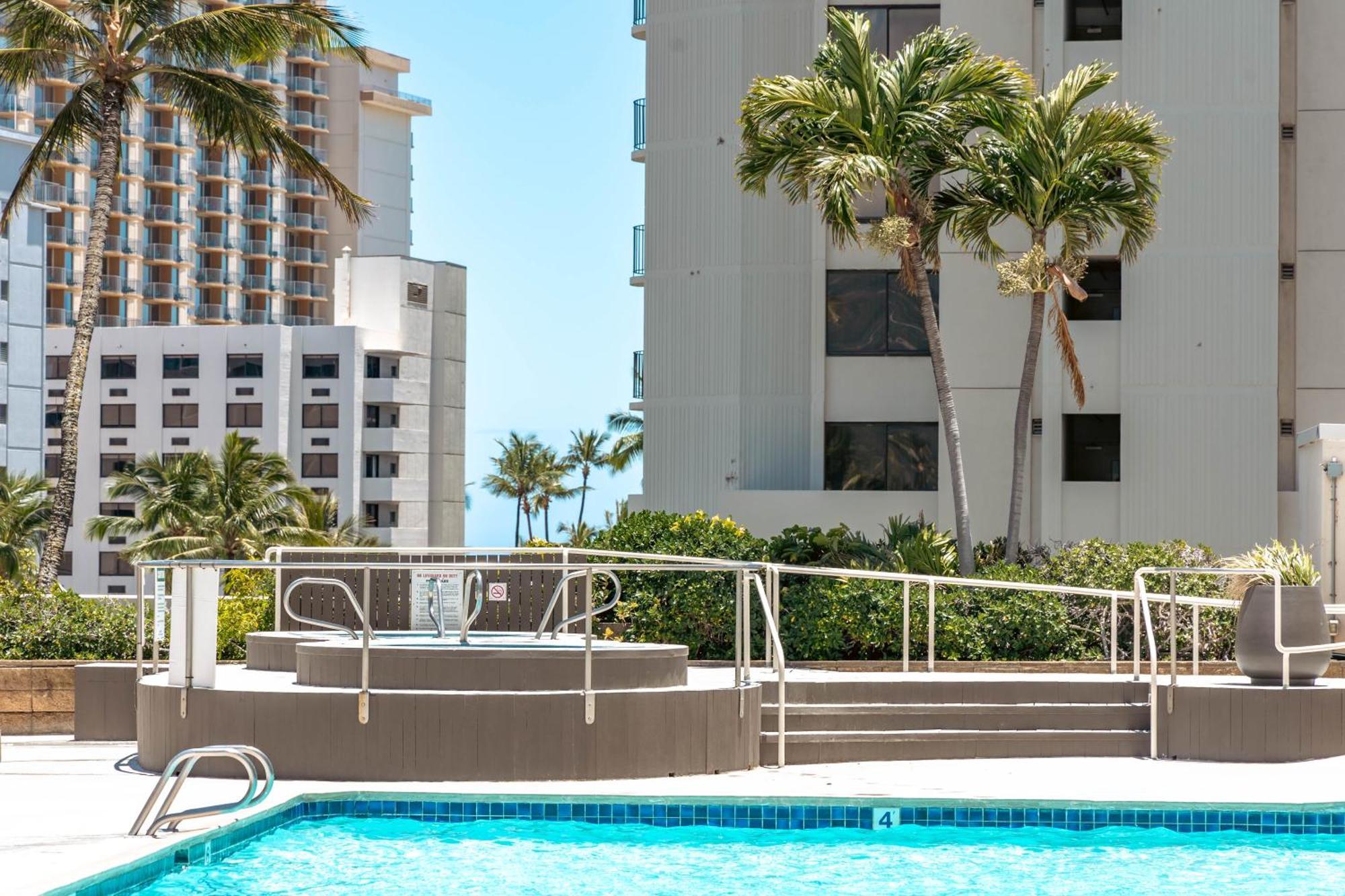 Cozy Waikiki Getaway, Stroll To Beach With Free Parking ホノルル エクステリア 写真