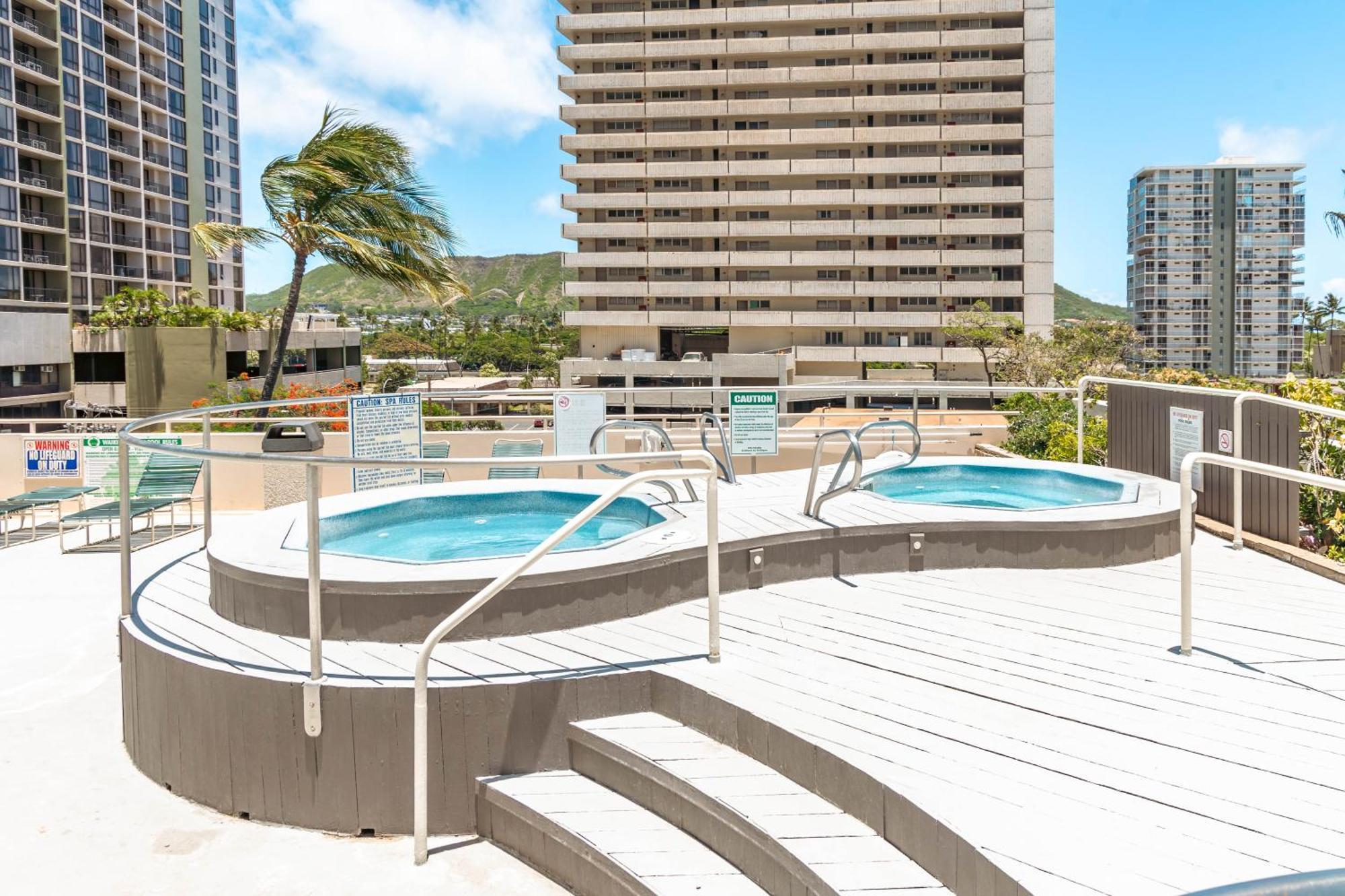 Cozy Waikiki Getaway, Stroll To Beach With Free Parking ホノルル エクステリア 写真