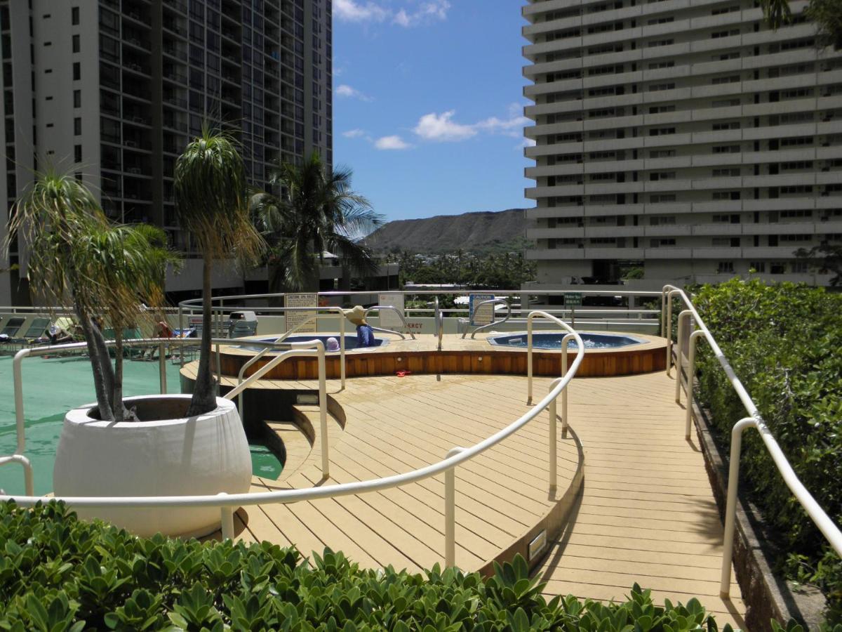 Cozy Waikiki Getaway, Stroll To Beach With Free Parking ホノルル エクステリア 写真