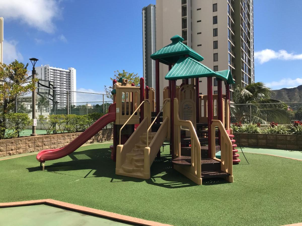 Cozy Waikiki Getaway, Stroll To Beach With Free Parking ホノルル エクステリア 写真