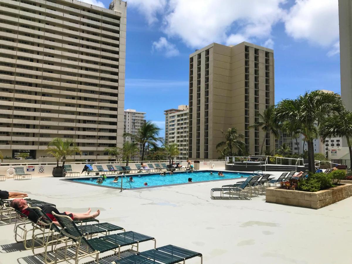 Cozy Waikiki Getaway, Stroll To Beach With Free Parking ホノルル エクステリア 写真